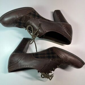 Etienne Aigner brown plaid & leather oxfords, size 7 medium